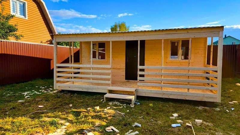 Бытовка 6 × 2,30 м + 6 × 2 м веранда
