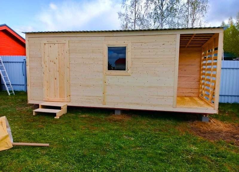 Бытовка с дровником 6 × 2,30 м