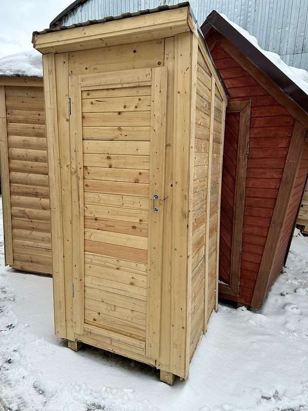 Туалет деревянный 1 × 1 м